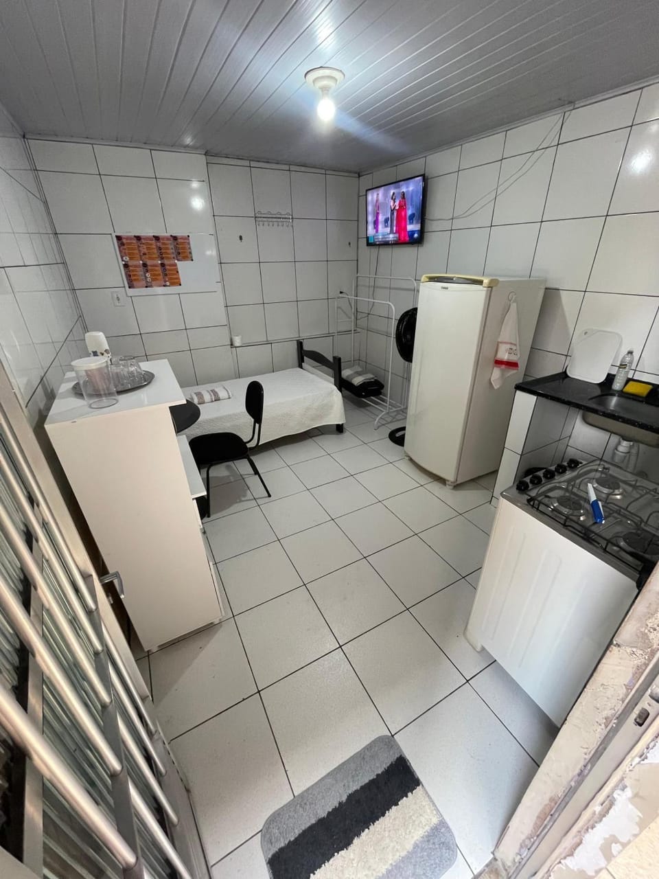 TV and multimedia, Kitchen or kitchenette, Living room, Seating area
