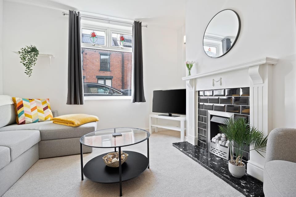 Communal lounge/ TV room, Living room, Seating area, Evening entertainment