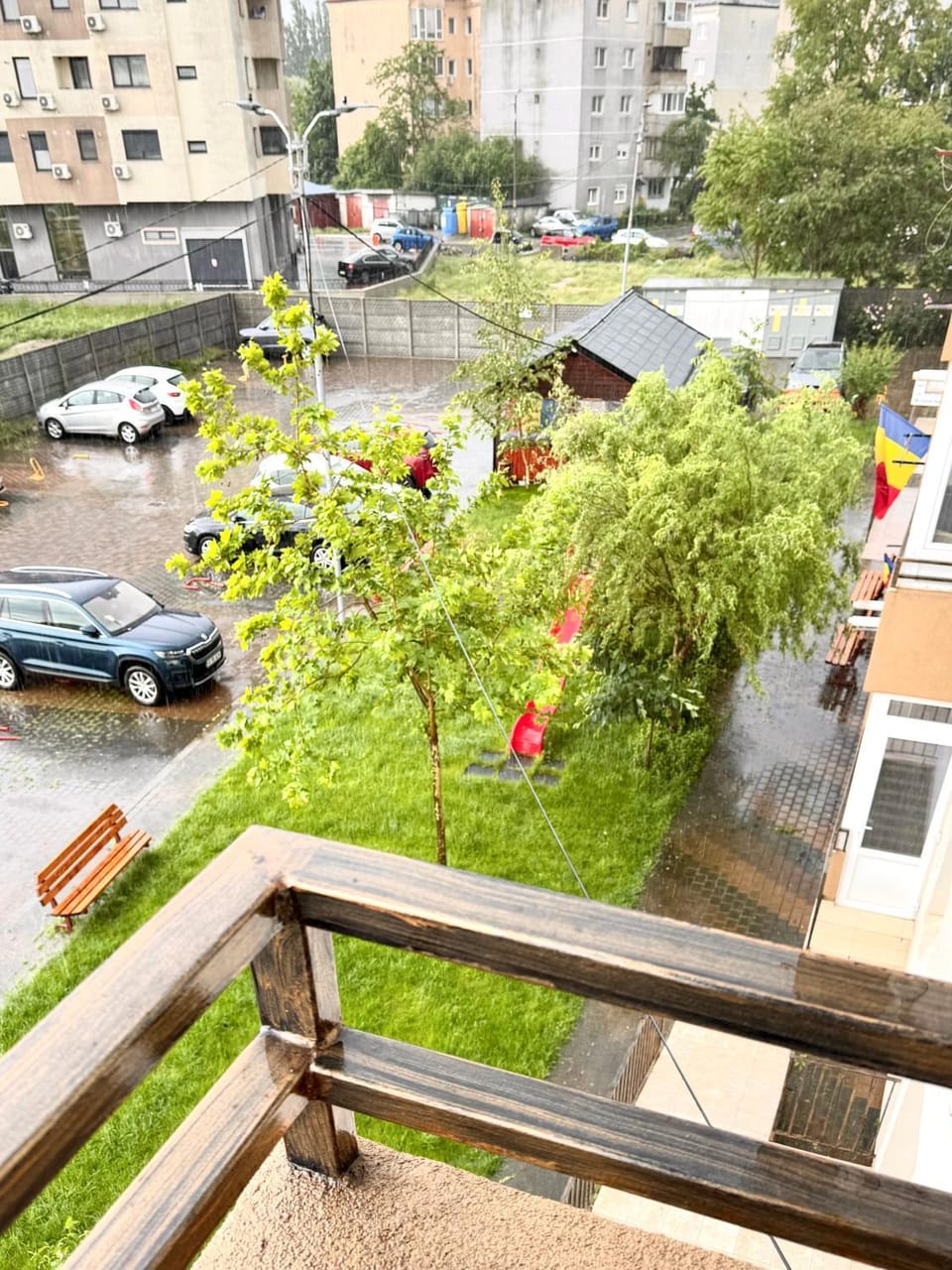 Neighbourhood, Garden, Parking