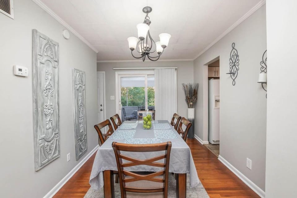 Ashwood Arbor 6 bed 3 bath sleeps 13 House in Ohio