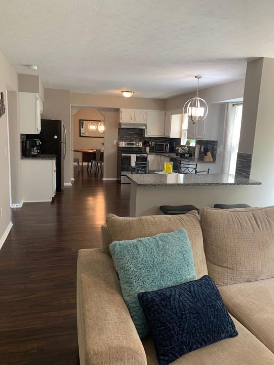 4 Bed 2.5 Bath Sleeps 10- King of Karincrest House in Ohio
