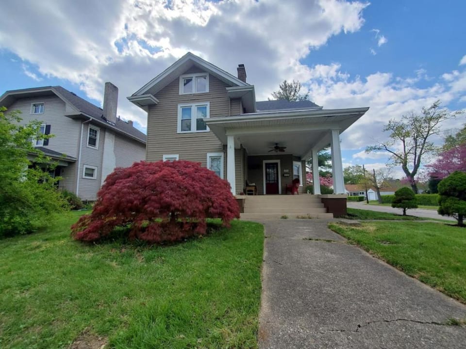 Middletown Centenarian 4 Bed 2 Bath Sleeps 12 House in Ohio