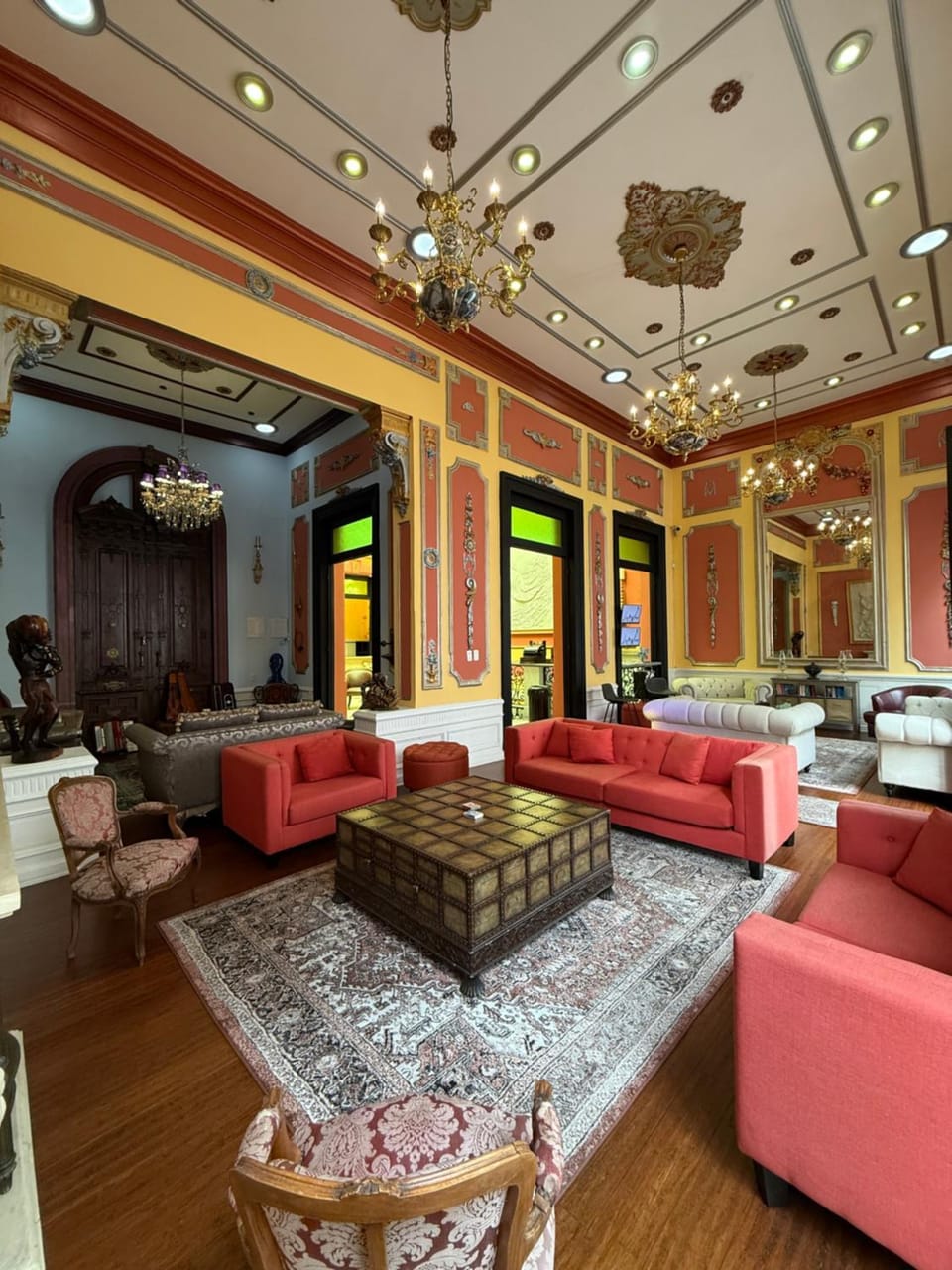 Living room, Seating area