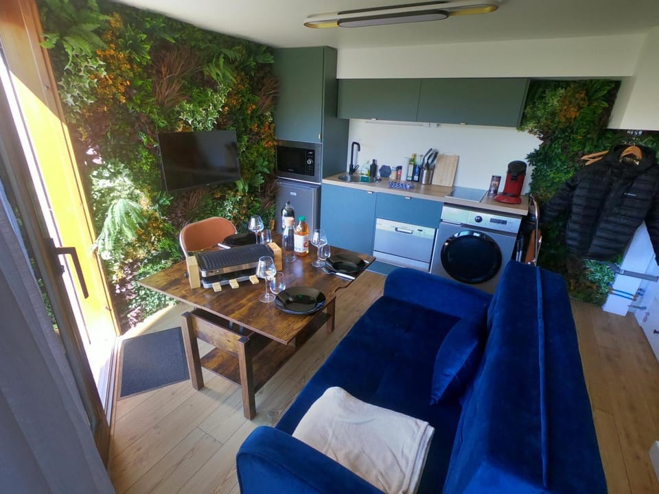 Kitchen or kitchenette, Living room, Dining area