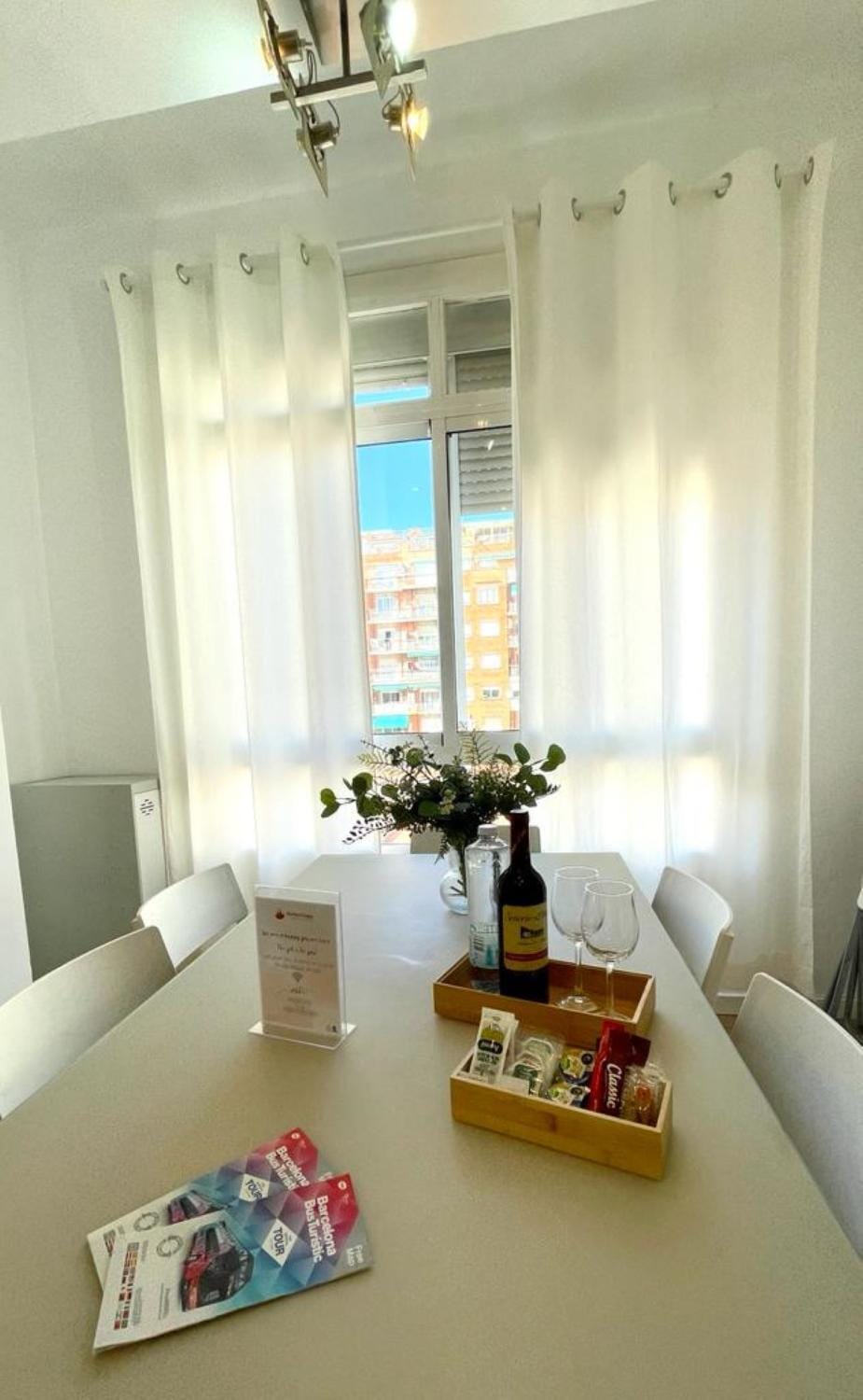 Dining area, Food, Drinks