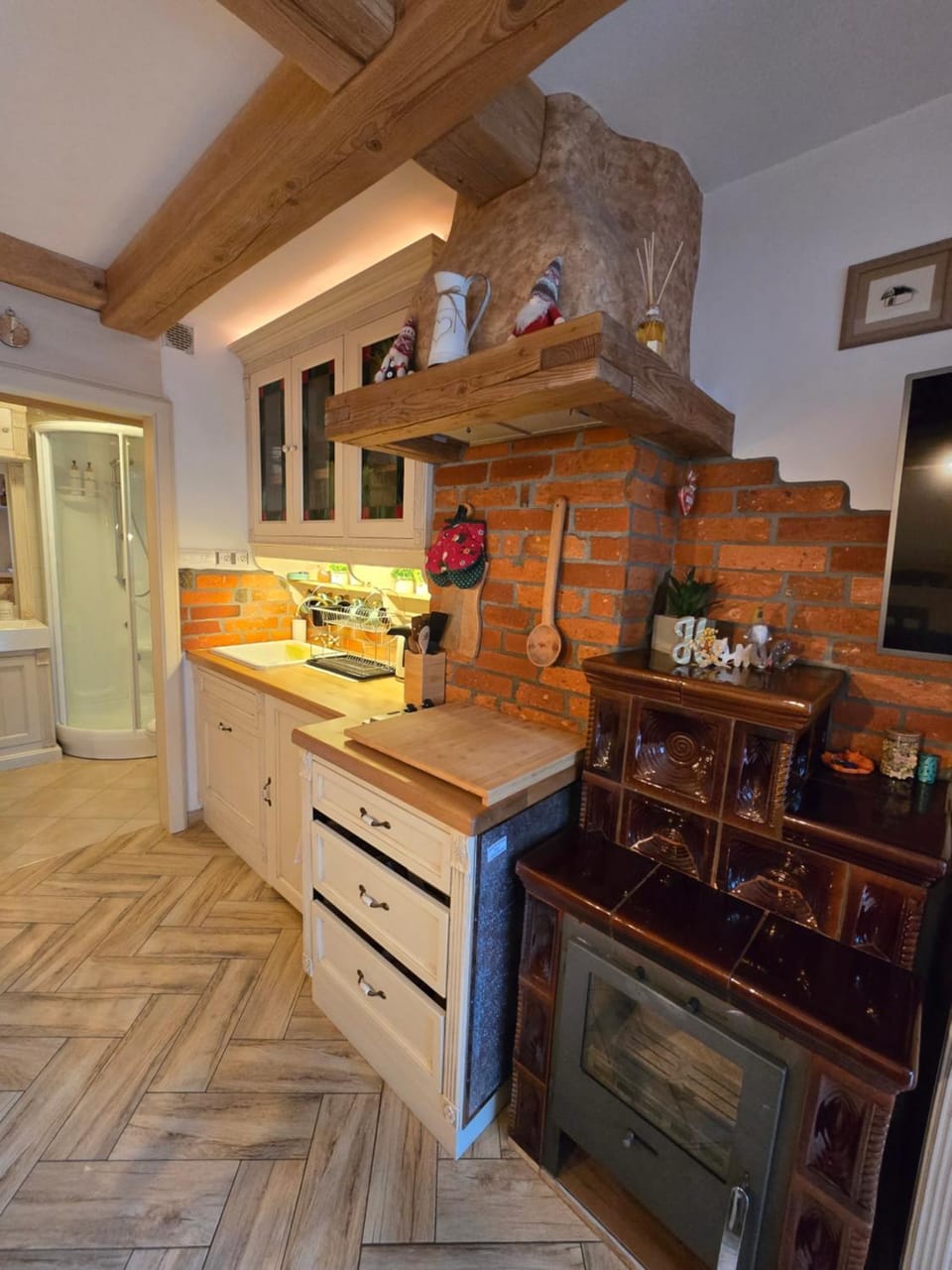 Kitchen or kitchenette