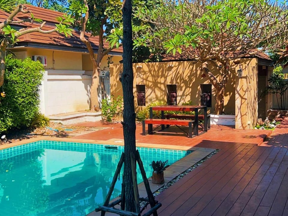 Property building, Patio, Spring, Day, Garden, Garden, Pool view, Swimming pool