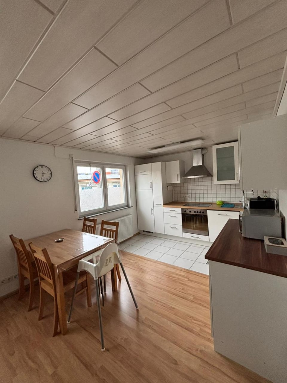 Kitchen or kitchenette, Dining area, stove