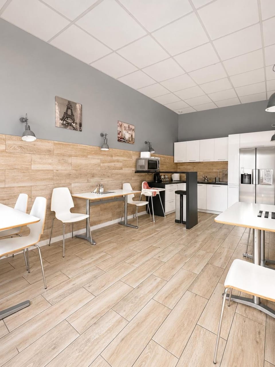 Kitchen or kitchenette, Communal kitchen, microwave, oven, stove, kitchen