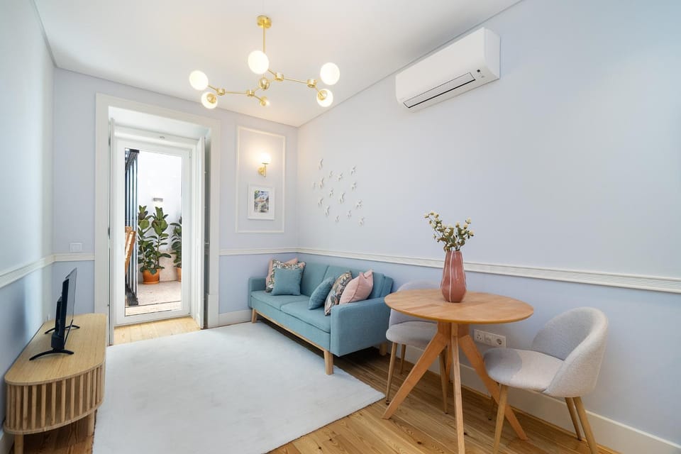 Living room, Seating area, air conditioner
