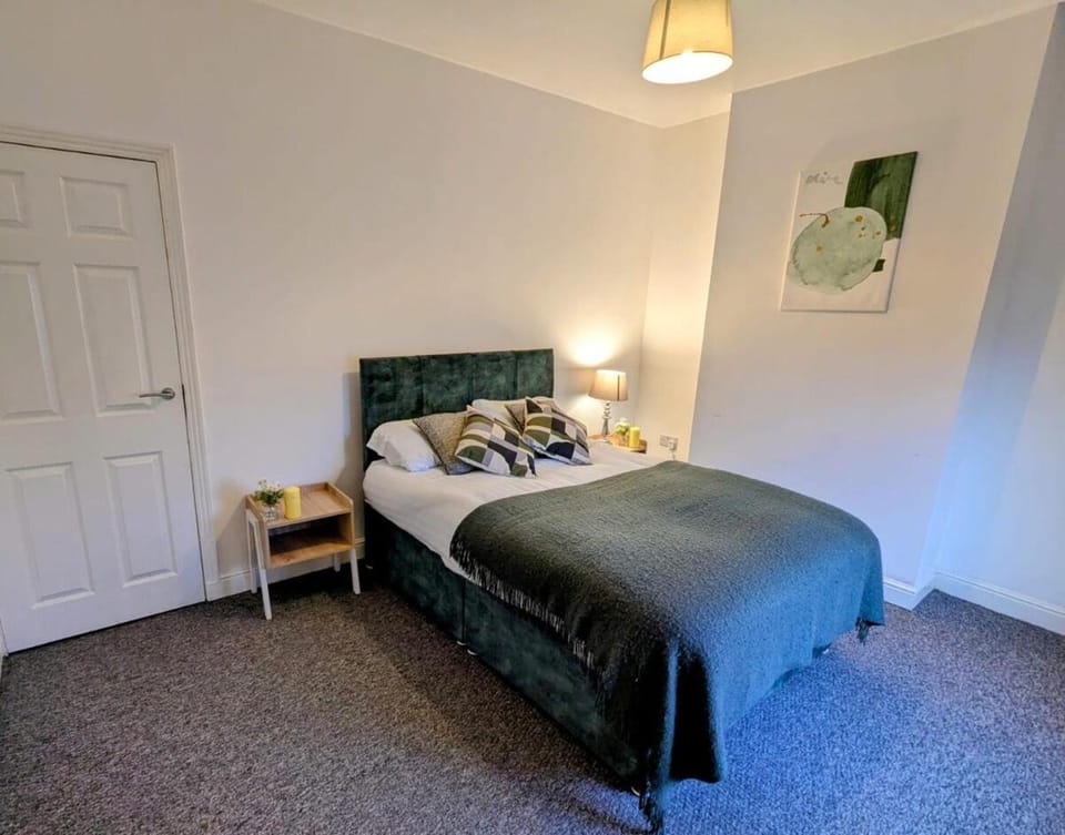 Central 3 Bedroom House House in Stoke-on-Trent
