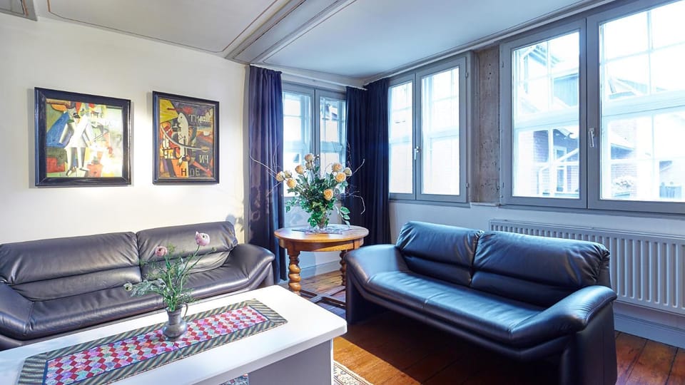 Day, Living room