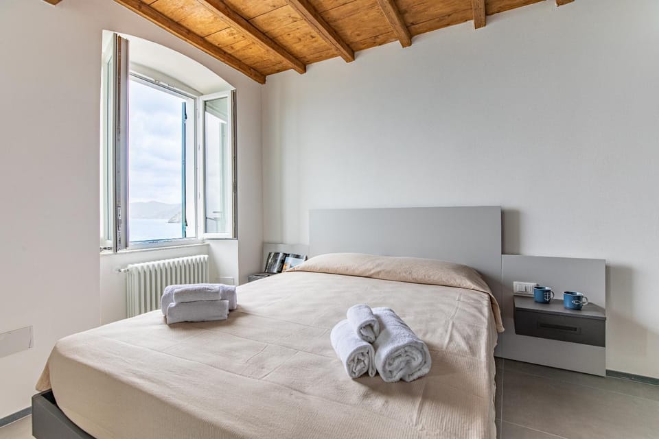 Photo of the whole room, Decorative detail, Sea view