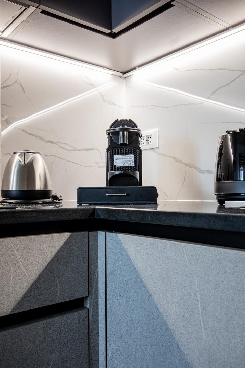 Kitchen or kitchenette, minibar, toaster