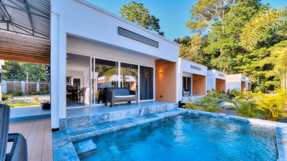 Property building, Day, Garden, Garden view, Pool view
