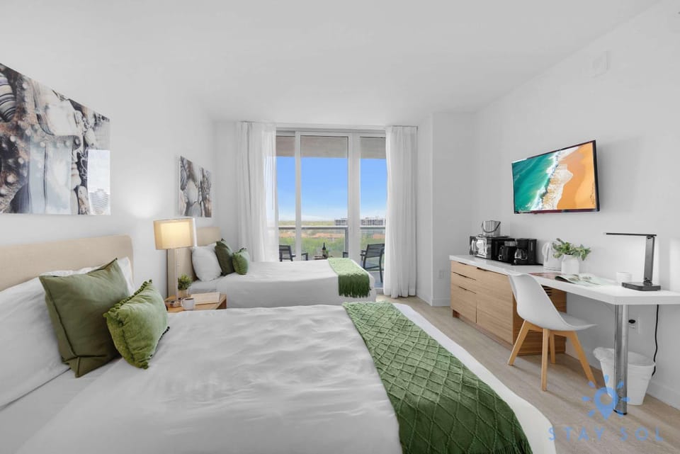 Studio Miami Views - Amenities Apartment in Hallandale Beach