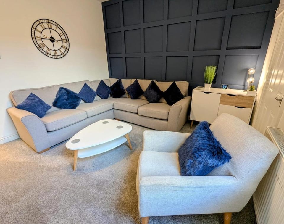Cosy Modern 2 Bedroom Home House in Crewe