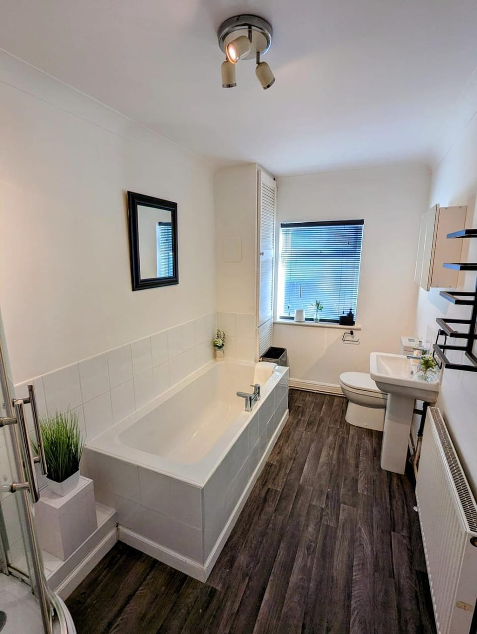 Cosy Modern 2 Bedroom Home House in Crewe