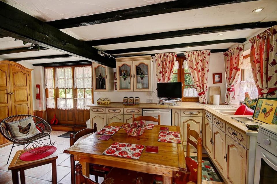 TV and multimedia, Kitchen or kitchenette, Dining area