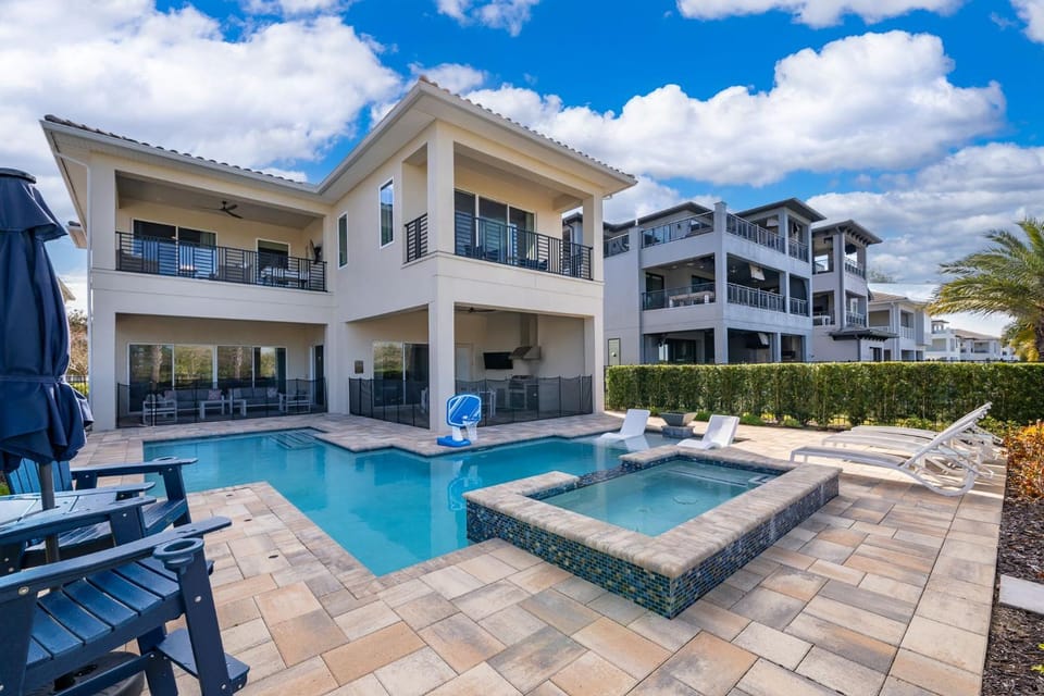 Hot Tub, Swimming pool, sunbed