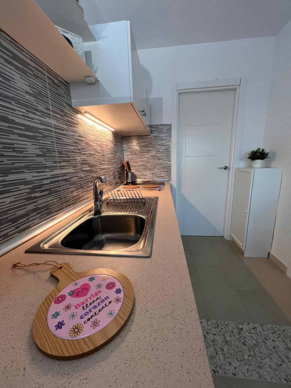 Trilly Sea View Apartment in Maxorata