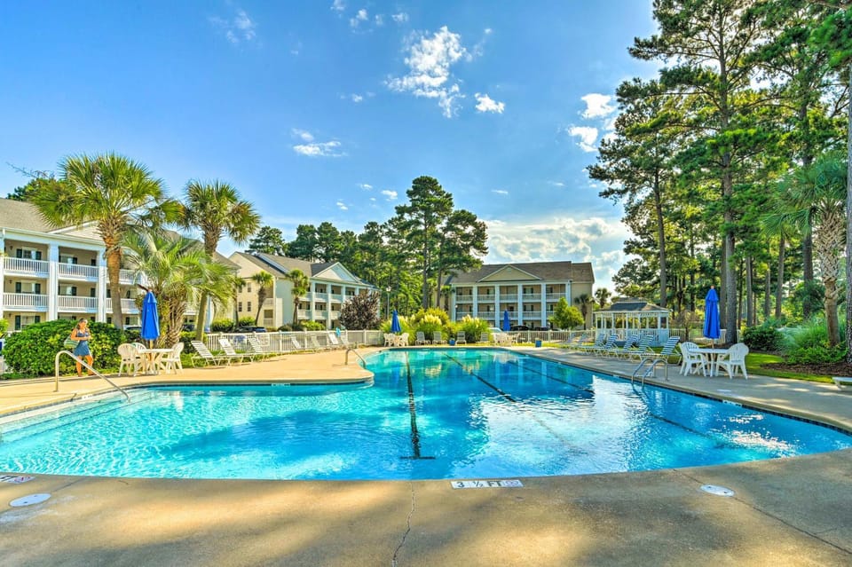 Fairway Views and Pool Windsor Green Beach Retreat Apartment in Carolina Forest
