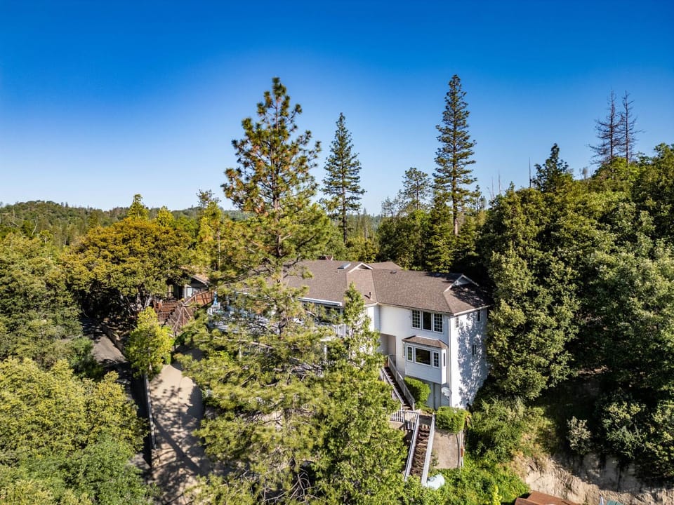 Falls Lake View House in Bass Lake