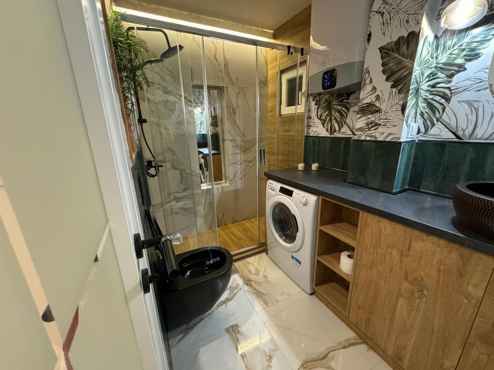 Shower, Toilet, Bathroom, washing machine, dryer
