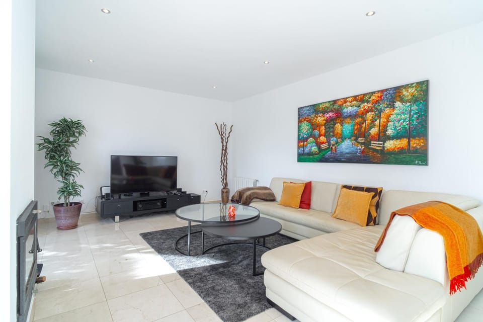 Communal lounge/ TV room, Living room