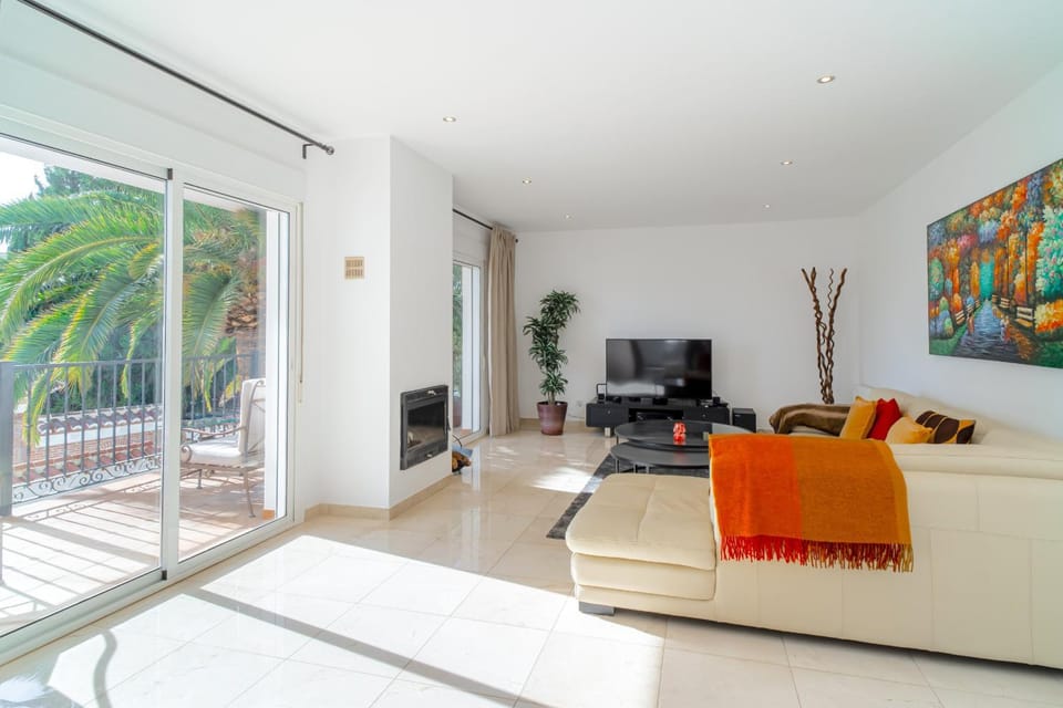 Communal lounge/ TV room, Living room