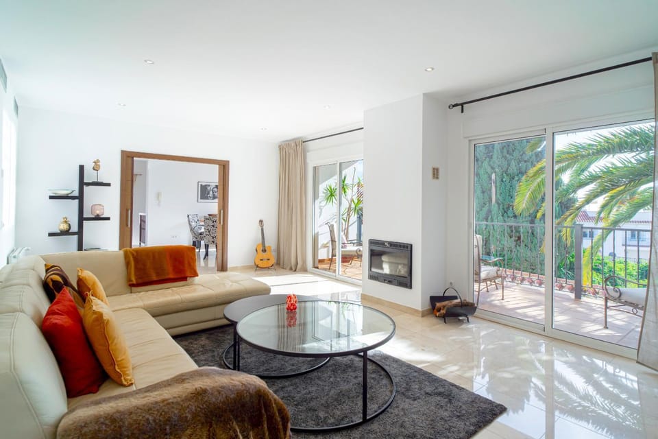 Communal lounge/ TV room, Living room