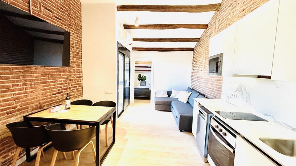 TV and multimedia, Kitchen or kitchenette, Living room, Dining area, oven, stove