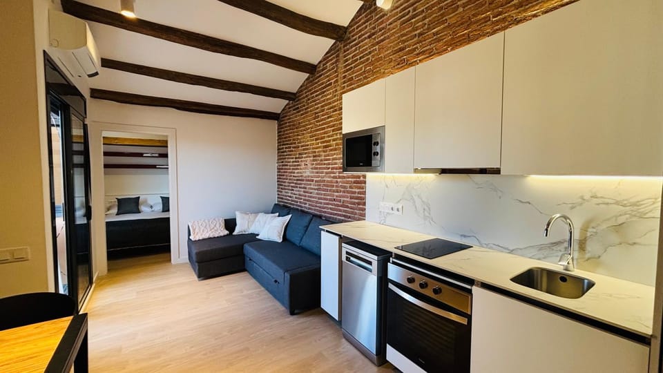 Communal lounge/ TV room, oven