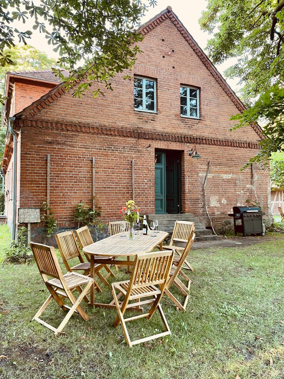 Property building, Facade/entrance, Garden
