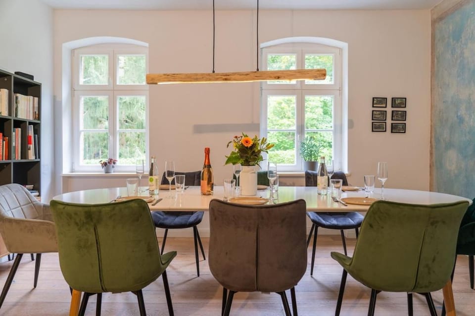 Seating area, Dining area