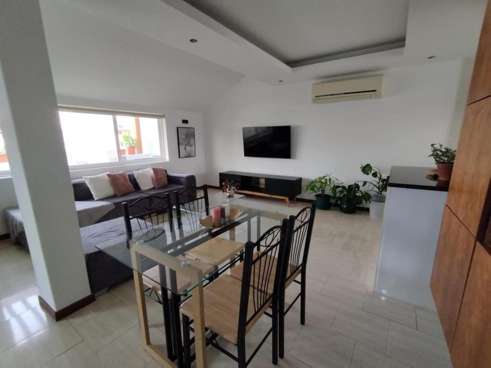 TV and multimedia, Living room, Dining area
