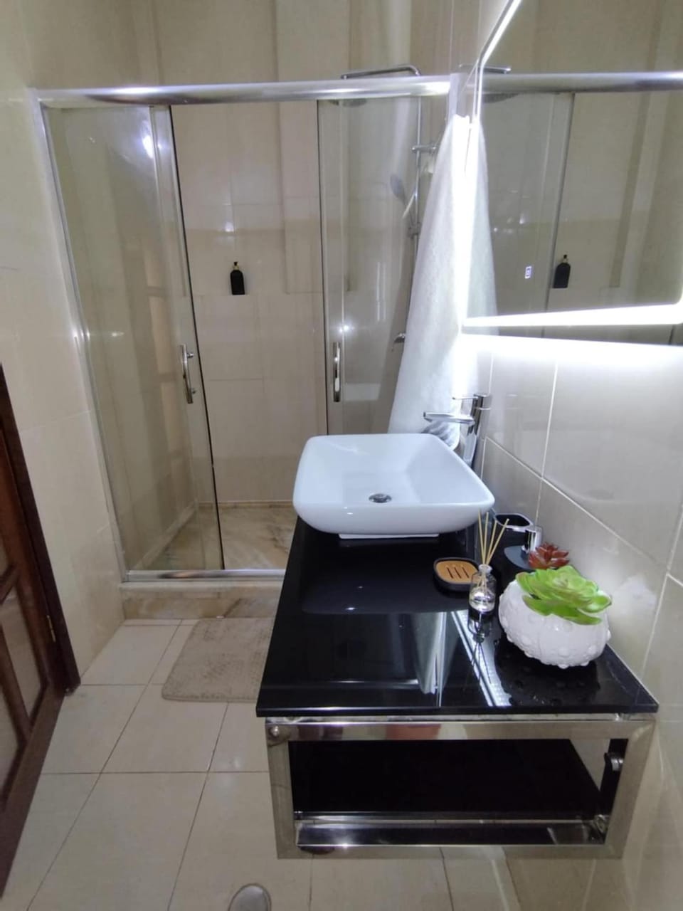 Shower, Bathroom, towels