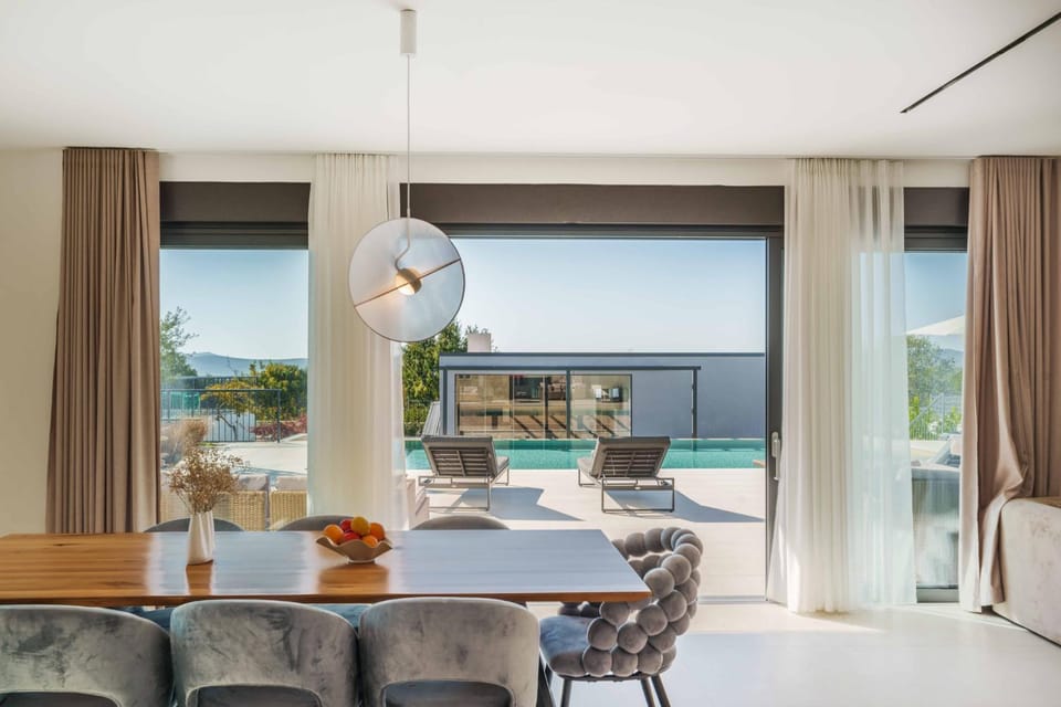 Natural landscape, View (from property/room), Balcony/Terrace, Dining area