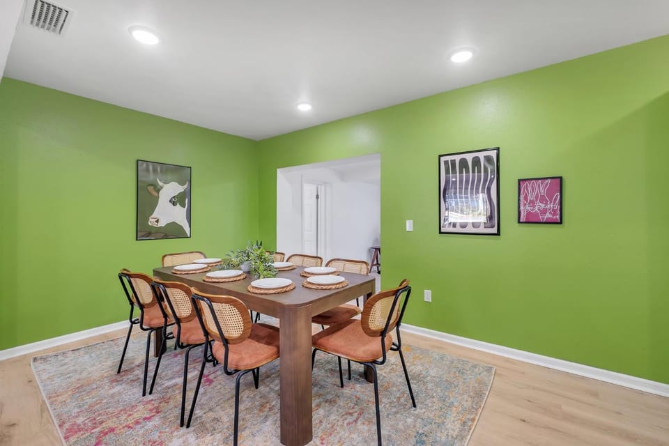 Living room, Seating area, Dining area