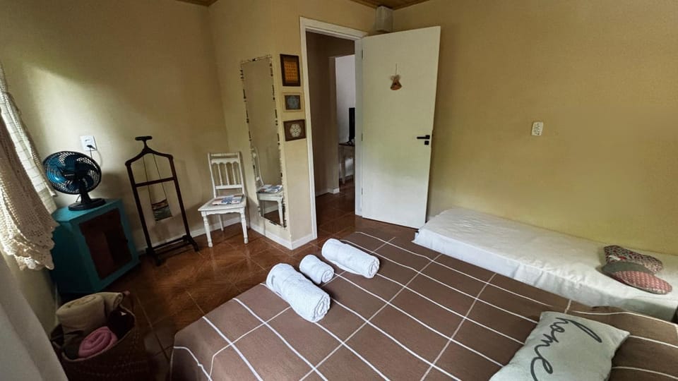 Photo of the whole room, towels