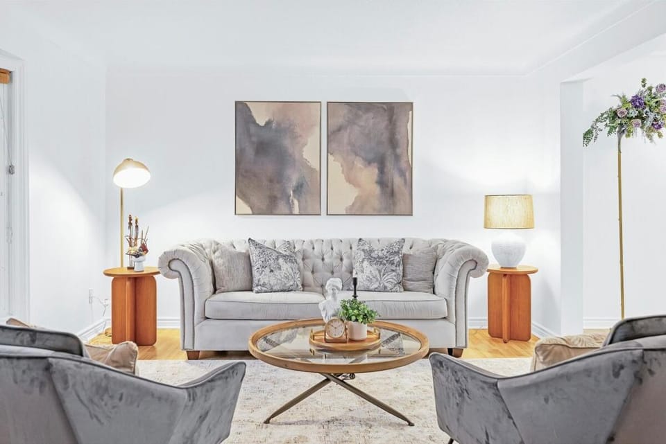 Luxury Wine Country Retreat- Pool, Hot Tub and Games Villa in Niagara-on-the-Lake