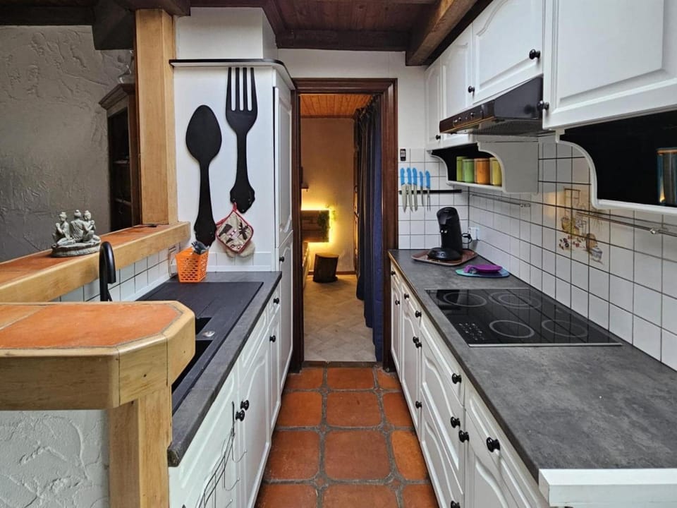 Kitchen or kitchenette