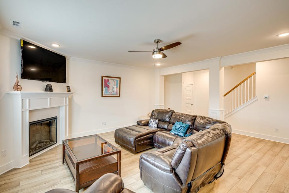15 Mi to Dtwn Huntsville: Newly Built Home! House in Alabama