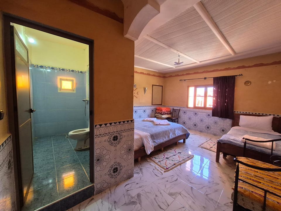 Bed, Living room, Photo of the whole room, Seating area, Bedroom