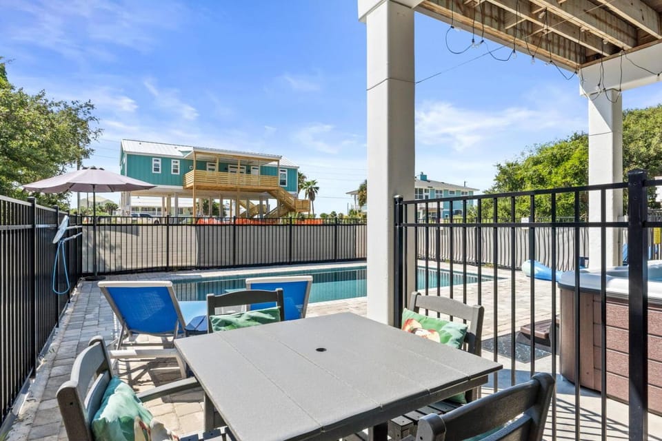 Fruitcakes- Private Pool- Hot Tub- Pet Friendly House in Saint George Island