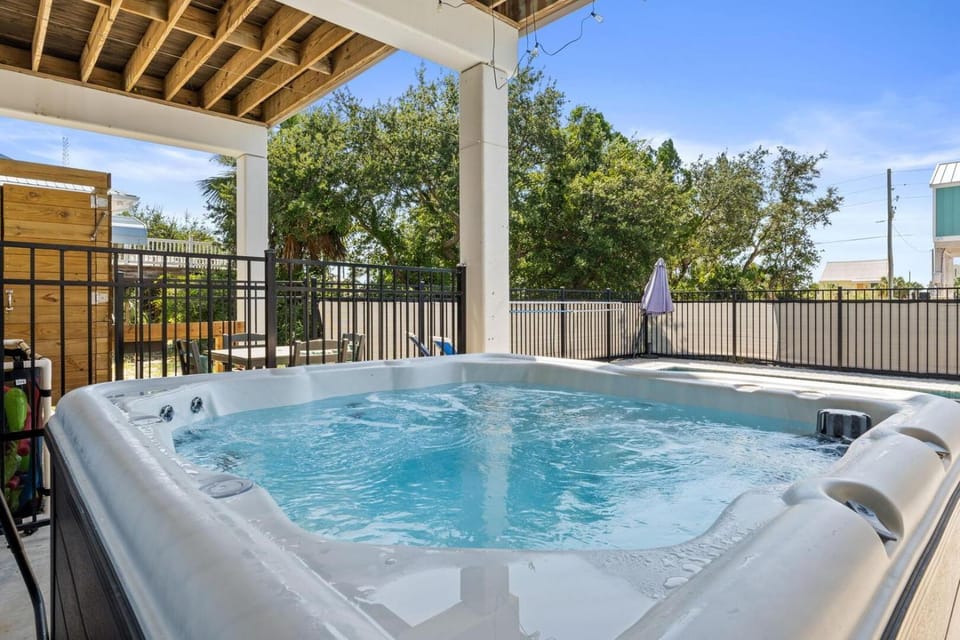 Fruitcakes- Private Pool- Hot Tub- Pet Friendly House in Saint George Island