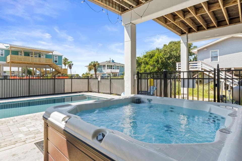 Fruitcakes- Private Pool- Hot Tub- Pet Friendly House in Saint George Island