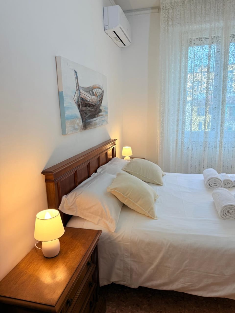 Bed, Photo of the whole room, Bedroom, towels, air conditioner