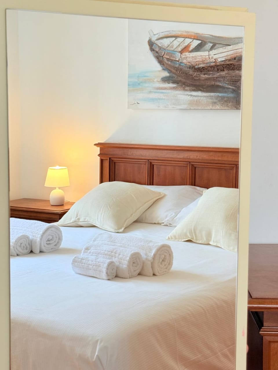 Bed, Photo of the whole room, Bedroom, towels