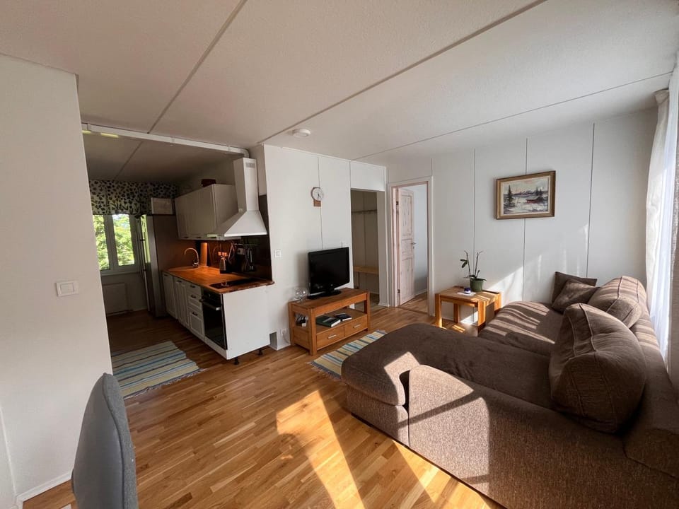 Communal lounge/ TV room, TV and multimedia, Living room, Seating area
